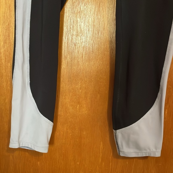 •FP MOVEMENT BY FREE PEOPLE•NWT SAIL AWAY LEGGINGS IN BLACK & LILAC SIZE SMALL - Picture 7 of 10